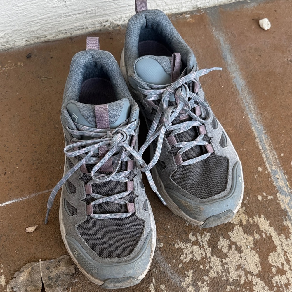 Women's Gray Athletic Lace-Up Sneakers with Subtle Mauve Accents